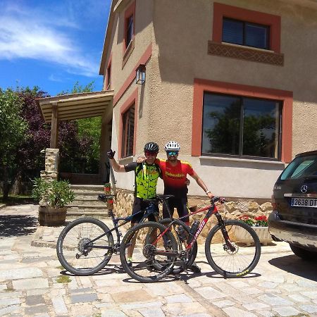 Casa Rural Las Tuyas En Segovia パラスエーロス・デ・エレスマ エクステリア 写真