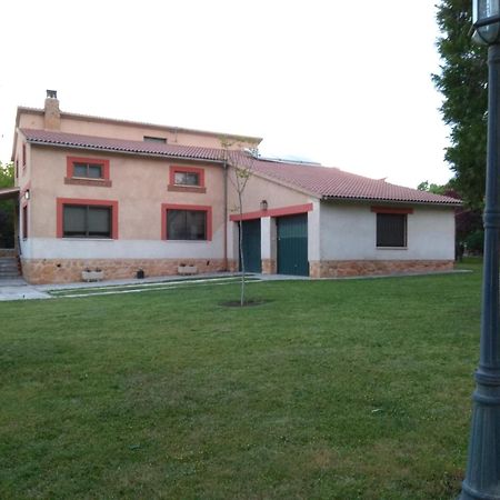 Casa Rural Las Tuyas En Segovia パラスエーロス・デ・エレスマ エクステリア 写真