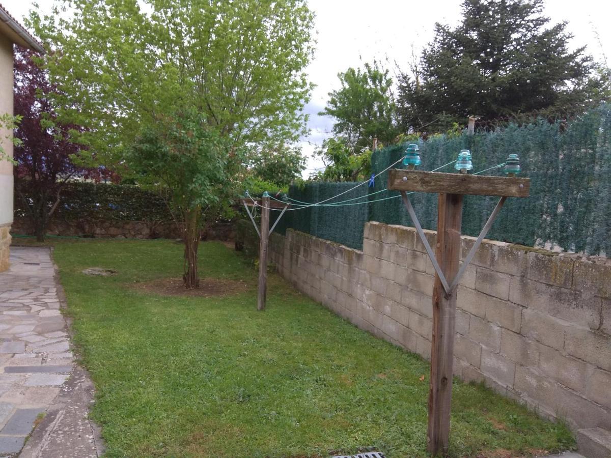 Casa Rural Las Tuyas En Segovia パラスエーロス・デ・エレスマ エクステリア 写真