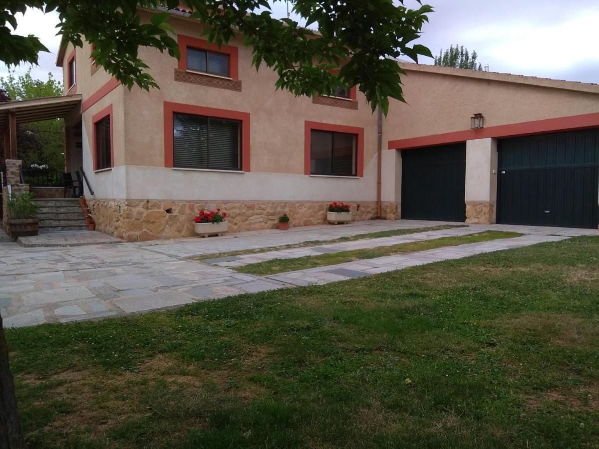 Casa Rural Las Tuyas En Segovia パラスエーロス・デ・エレスマ エクステリア 写真