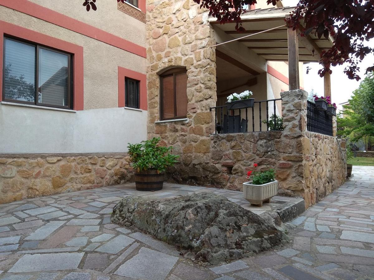 Casa Rural Las Tuyas En Segovia パラスエーロス・デ・エレスマ エクステリア 写真
