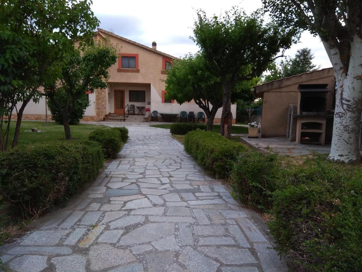 Casa Rural Las Tuyas En Segovia パラスエーロス・デ・エレスマ エクステリア 写真
